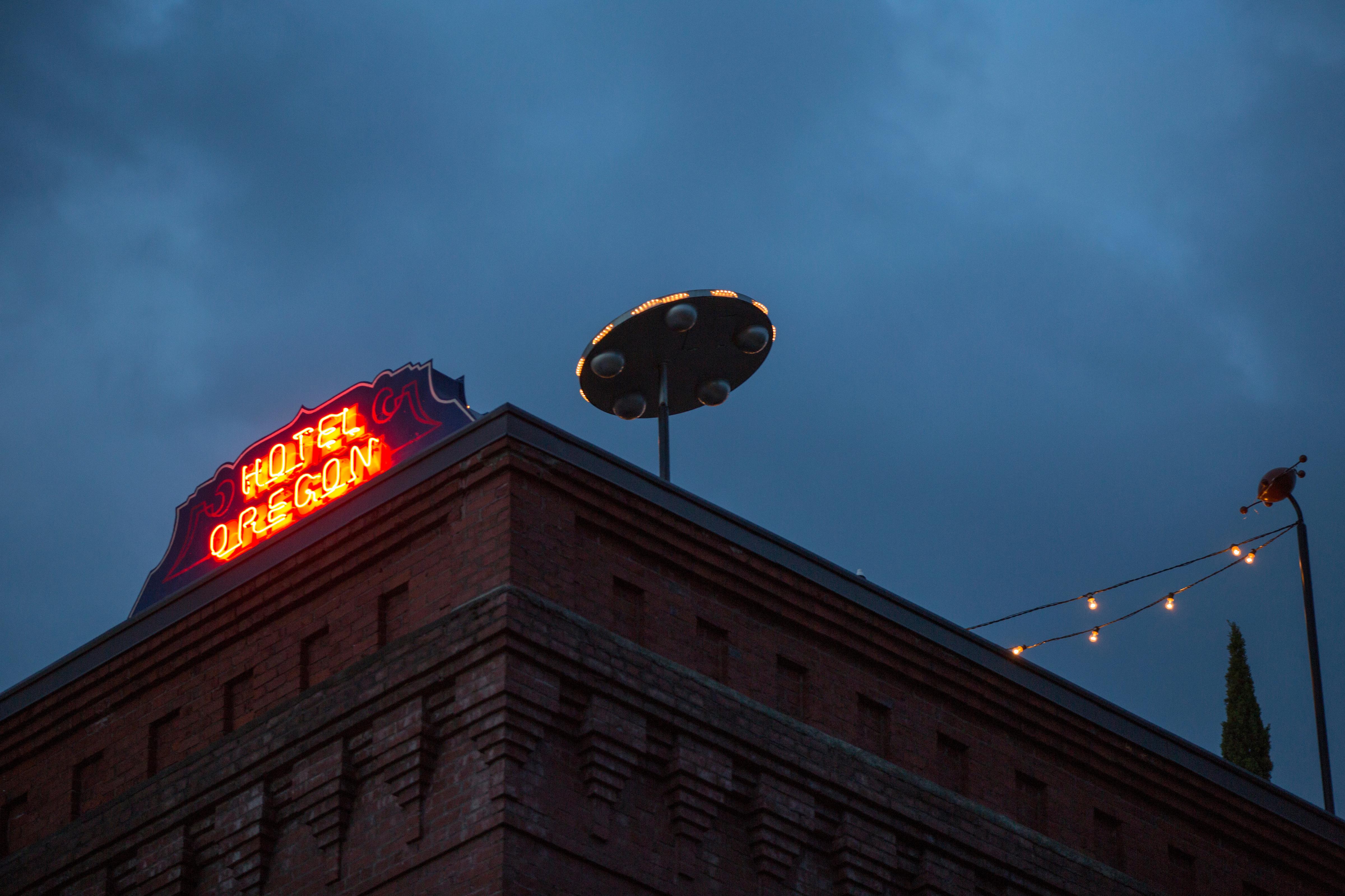 Mcmenamins Hotel Oregon МакМинвил Екстериор снимка